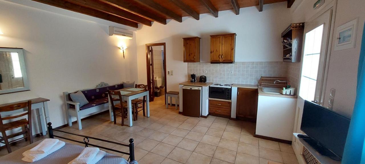 Ο Μπαξεσ Apartment Livadi  Ngoại thất bức ảnh