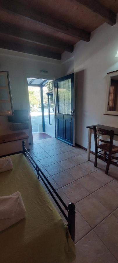 Ο Μπαξεσ Apartment Livadi  Ngoại thất bức ảnh