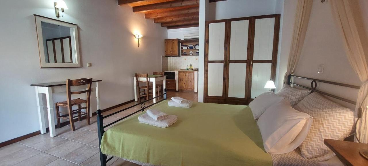 Ο Μπαξεσ Apartment Livadi  Ngoại thất bức ảnh