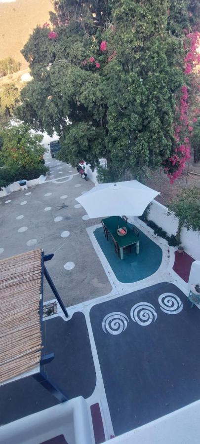 Ο Μπαξεσ Apartment Livadi  Ngoại thất bức ảnh